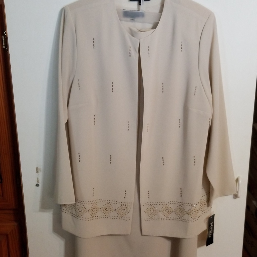 NWT 3 PC Beige Lightweight Skirt set 14W